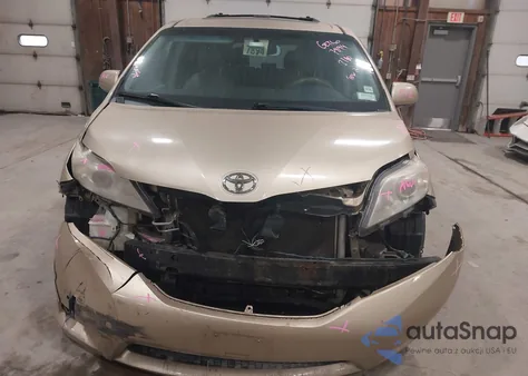 2011 Toyota Sienna Limited z USA, uszkodzony, nr VIN 5TDDK3DC6BS018021